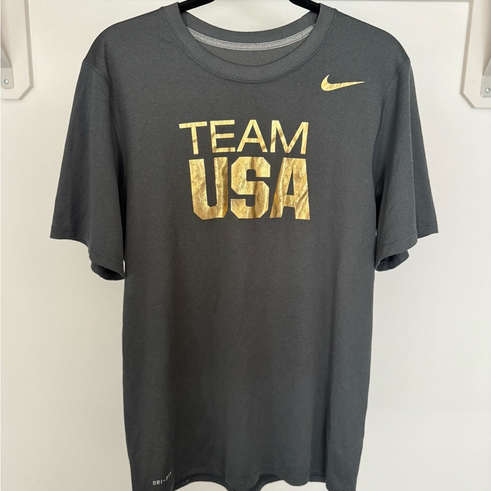 Nike Team USA Dri-FIT Tee M Gold Graphic Shir